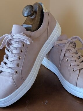 Everyday Lace-Up Sneakers in Dusty Pink with Metallic Heel